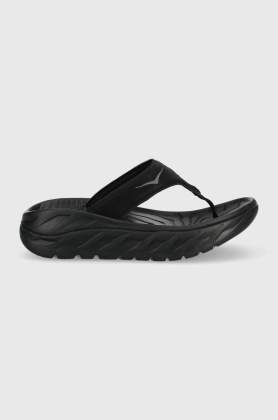 Hoka slapi Ora Recovery Flip femei, culoarea negru, cu platforma